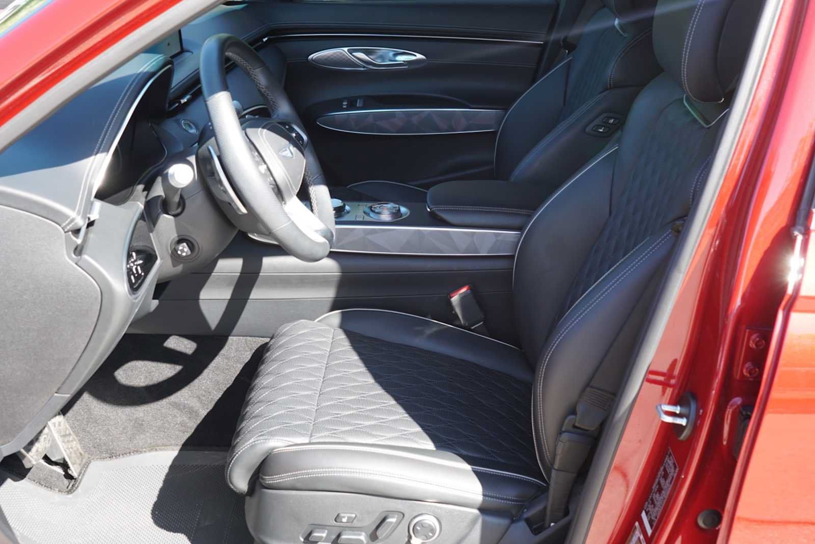 Used 2024 Genesis GV70 3.5T Sport w/ Sport Advanced Package AWD/4WD image 9