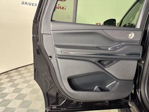 New 2025 Lincoln Navigator L Reserve w/ Jet Appearance Package image 18