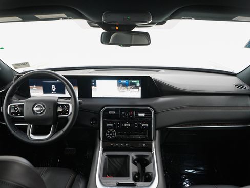 Used 2025 Nissan Armada SL image 14