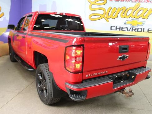 Used 2018 Chevrolet Silverado 1500 Custom w/ Custom Convenience Package AWD/4WD image 6