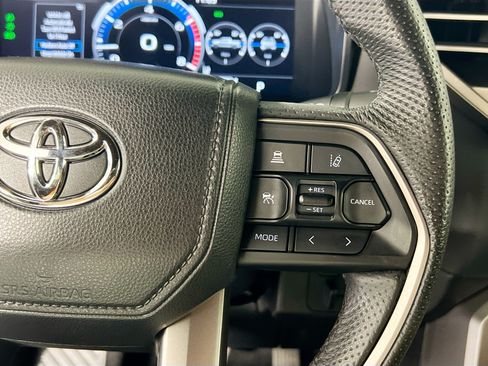 Used 2025 Toyota Tundra Limited AWD/4WD image 18