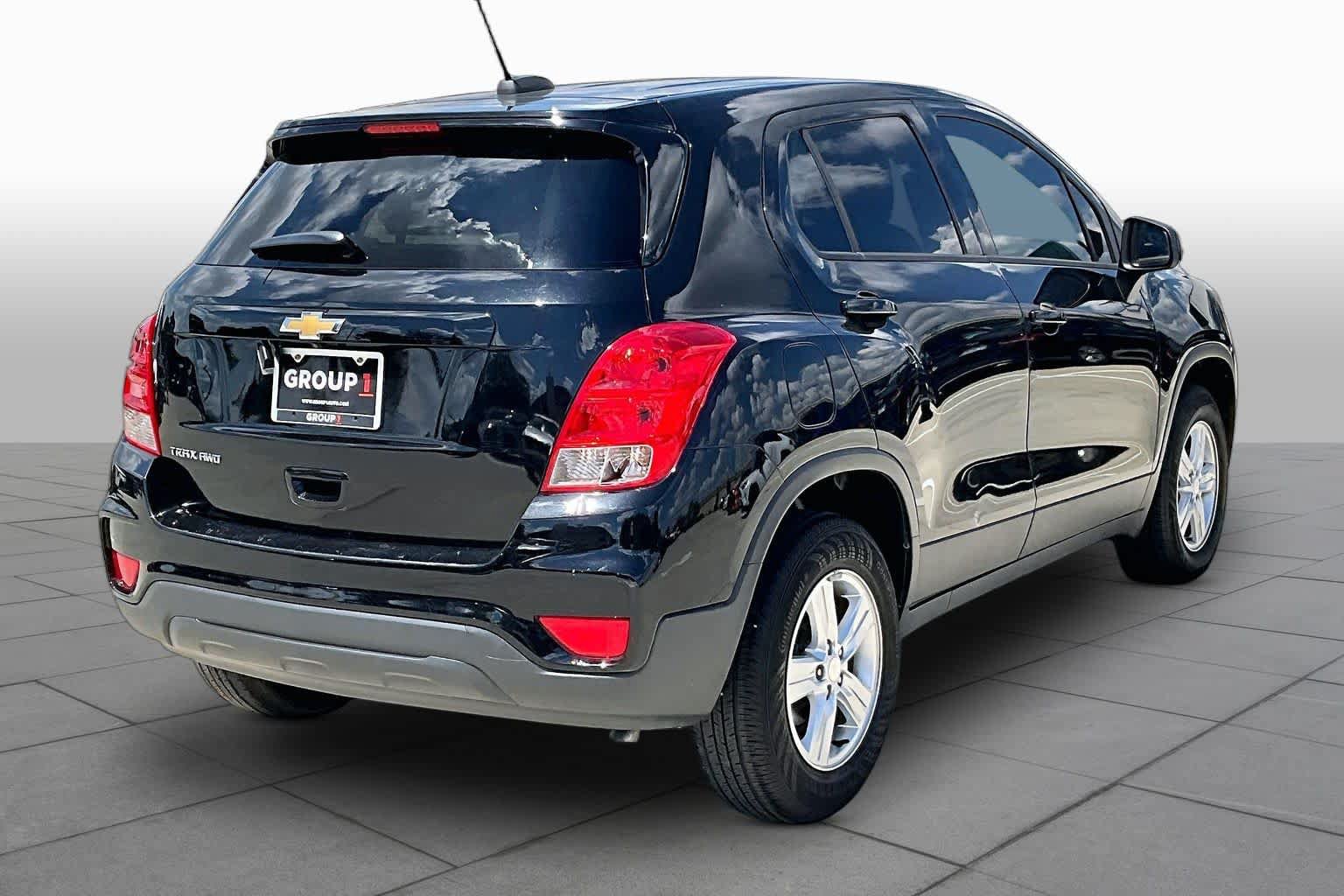 Used 2020 Chevrolet Trax LS w/ Tint and Cruise Package AWD/4WD image 12