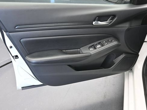 Used 2025 Nissan Altima 2.5 SV FWD image 16