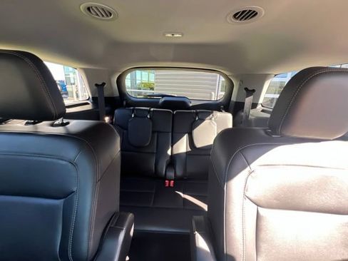 Used 2023 Ford Explorer XLT w/ Equipment Group 202A AWD/4WD image 19