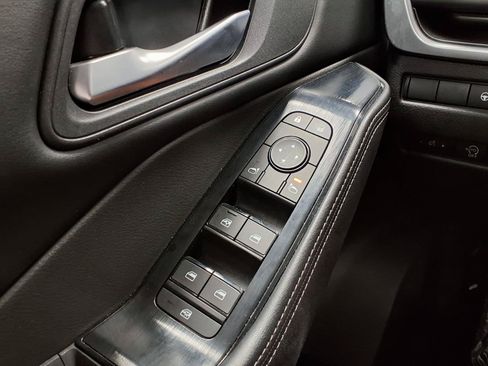 Used 2025 Nissan Rogue SV FWD image 30