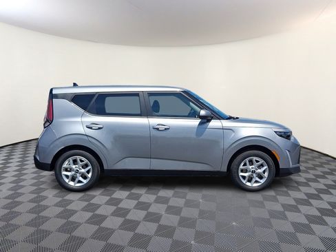 Used 2025 Kia Soul LX w/ LX Technology Package FWD image 7