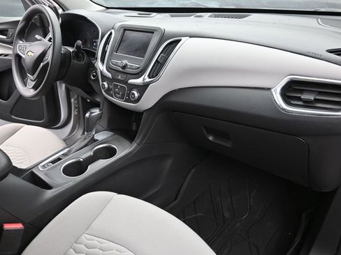 Used 2020 Chevrolet Equinox LS w/ LS Convenience Package image 12