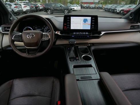 Certified 2022 Toyota Sienna Platinum AWD/4WD image 13