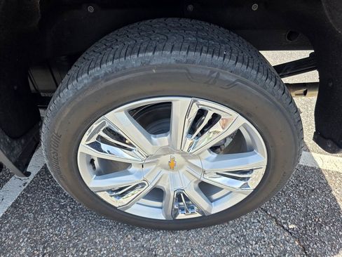 Used 2025 Chevrolet Silverado 1500 High Country w/ Technology Package AWD/4WD image 33
