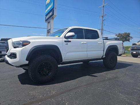 Used 2020 Toyota Tacoma TRD Pro AWD/4WD image 2