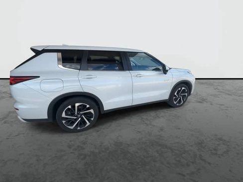 Used 2024 Mitsubishi Outlander 4WD Plug-In Hybrid image 10