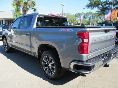 Used 2024 Chevrolet Silverado 1500 LT AWD/4WD image 5
