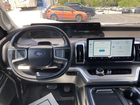Certified 2025 Ford Expedition Max Platinum AWD/4WD image 9
