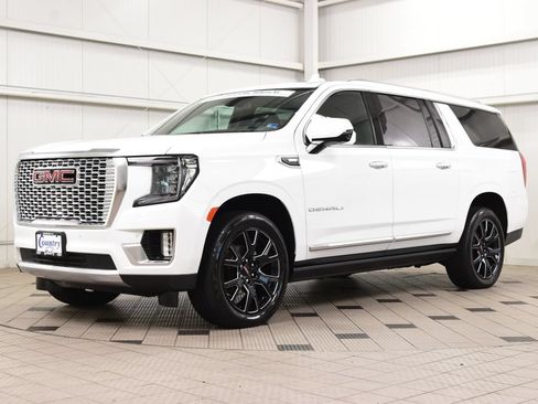 Used 2024 GMC Yukon XL Denali AWD/4WD image 3