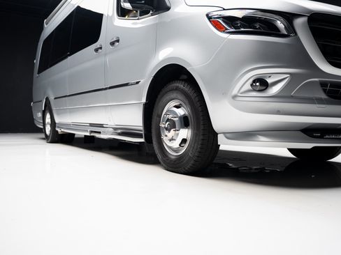 Used 2021 Mercedes-Benz Sprinter 3500 image 95