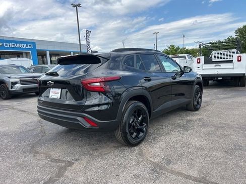 New 2026 Chevrolet Trax LT w/ Sunroof Package FWD image 3