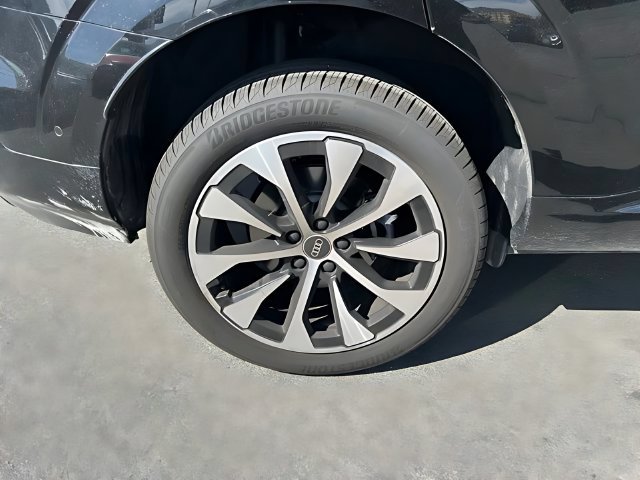 Certified 2026 Audi Q3 quattro 2.0T AWD/4WD image 13