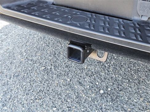 Used 2022 Nissan Titan SV w/ SV Convenience Package image 15