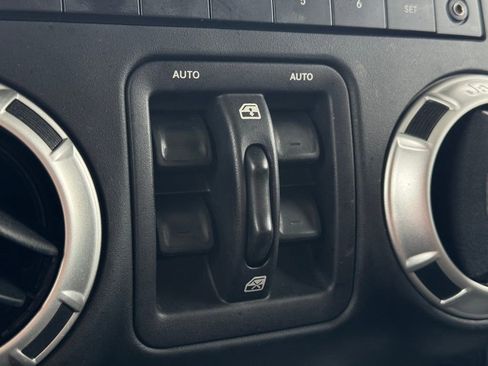 Used 2018 Jeep Wrangler Unlimited Sahara image 39