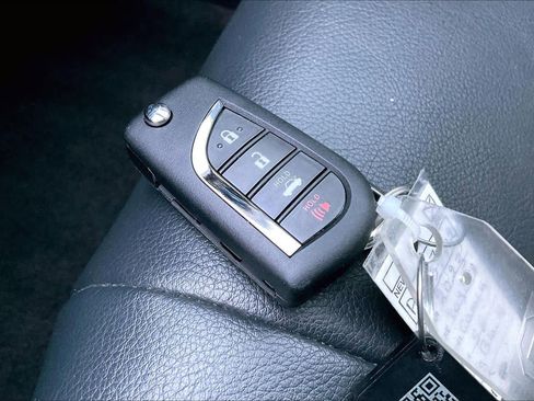 Used 2023 Toyota Camry SE image 13