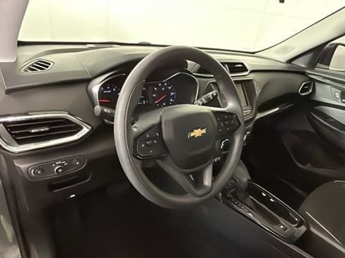 Used 2022 Chevrolet TrailBlazer LT w/ LPO, Blackout Package FWD image 13
