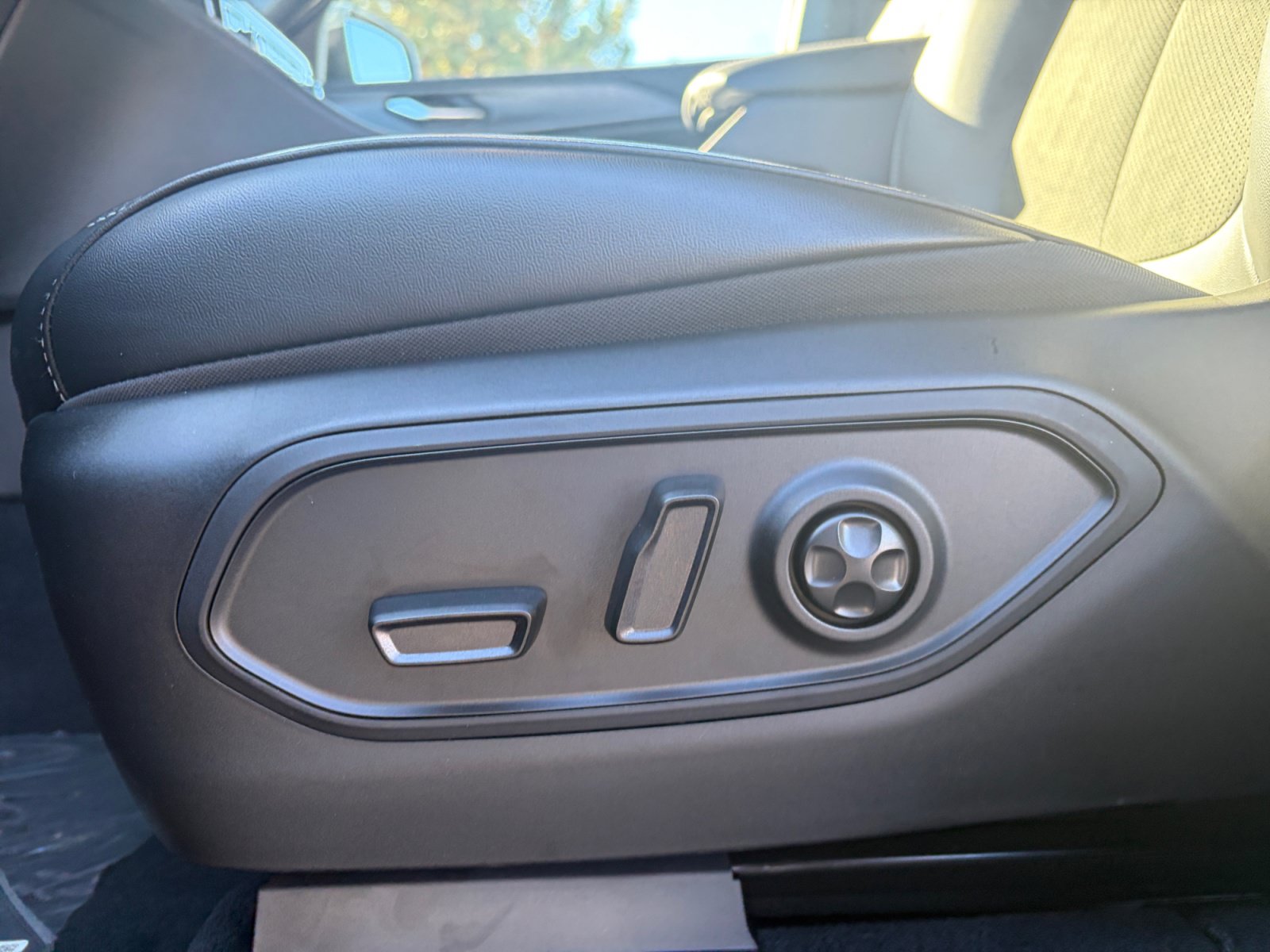 New 2027 Jeep Grand Cherokee Laredo X AWD/4WD image 15