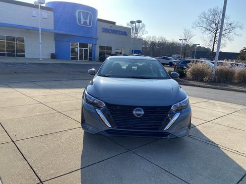 Used 2024 Nissan Sentra SV image 3