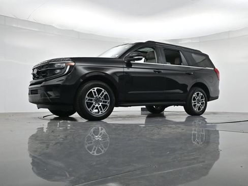 Used 2025 Ford Expedition Active AWD/4WD image 41