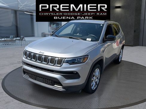 Certified 2023 Jeep Compass Latitude w/ Sun and Sound Group AWD/4WD image 1