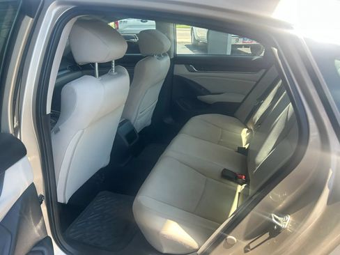 Used 2018 Honda Accord LX image 9