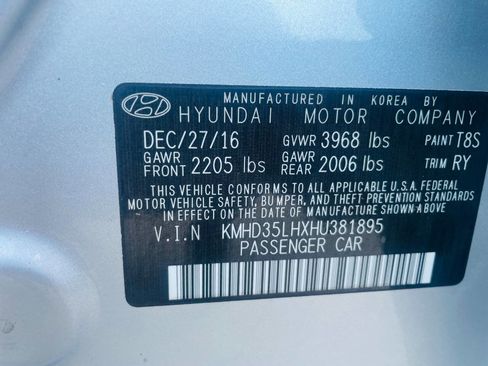 Used 2017 Hyundai Elantra GT image 17