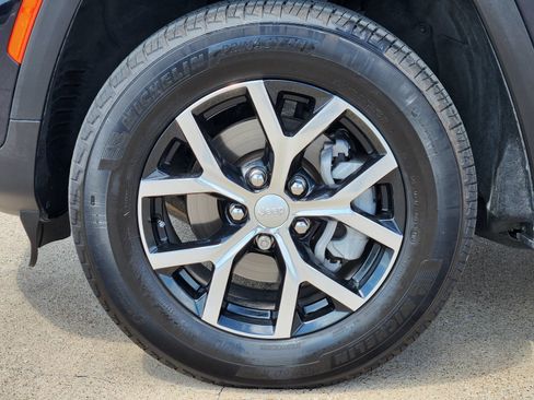 Used 2024 Jeep Grand Cherokee Limited AWD/4WD image 21