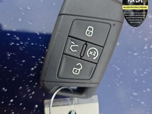 Used 2023 Volkswagen Tiguan SE w/ Panoramic Sunroof Package image 37