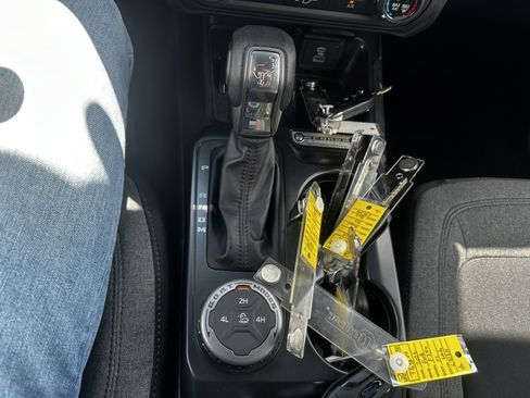 New 2025 Ford Bronco Base image 24