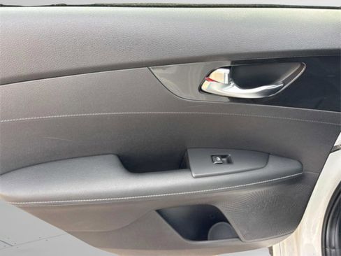 Used 2023 Kia Forte GT-Line w/ GT-Line Premium Package image 18