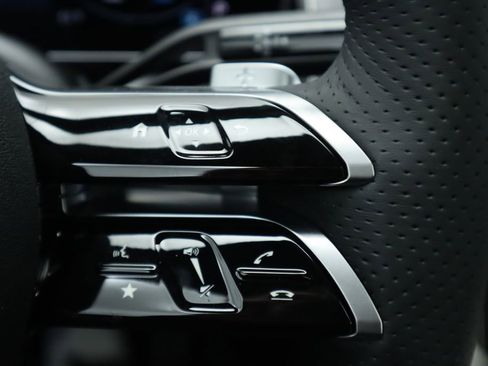 Used 2025 Mercedes-Benz GLC 300 GLC 300 image 12