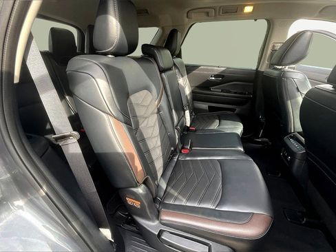 Used 2024 Nissan Pathfinder Platinum w/ Cargo Package image 27