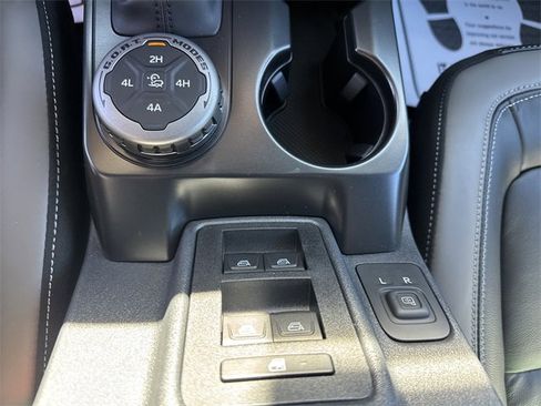 New 2025 Ford Bronco Outer Banks w/ Sasquatch Package image 25