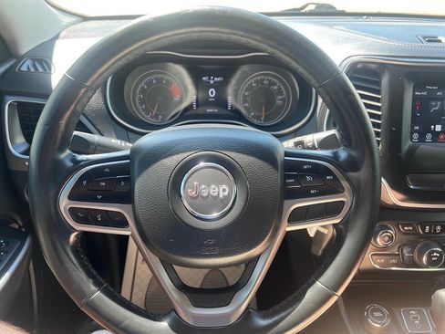 Used 2020 Jeep Cherokee Latitude w/ Cold Weather Group AWD/4WD image 15