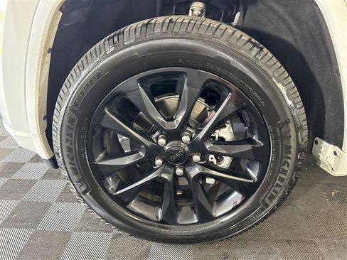 Used 2020 Jeep Grand Cherokee Altitude AWD/4WD image 32