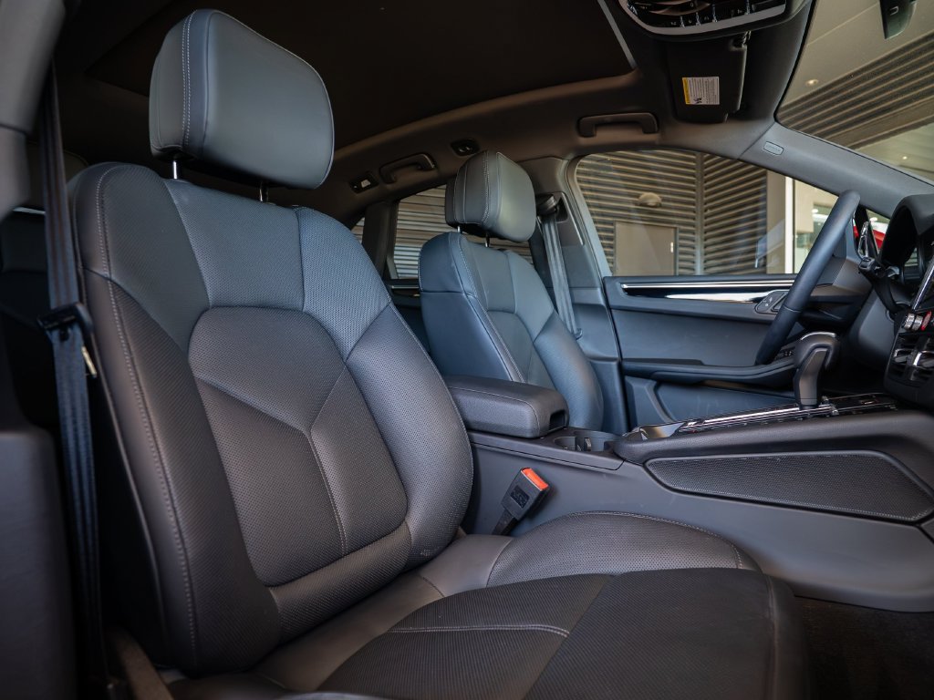 Certified 2023 Porsche Macan AWD/4WD image 29