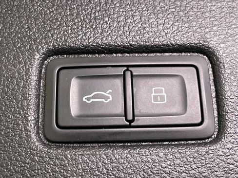 Used 2018 Audi Q7 3.0T Premium Plus AWD/4WD image 19