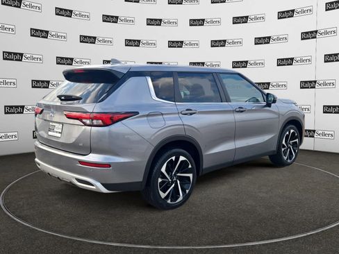 Used 2023 Mitsubishi Outlander SE image 6