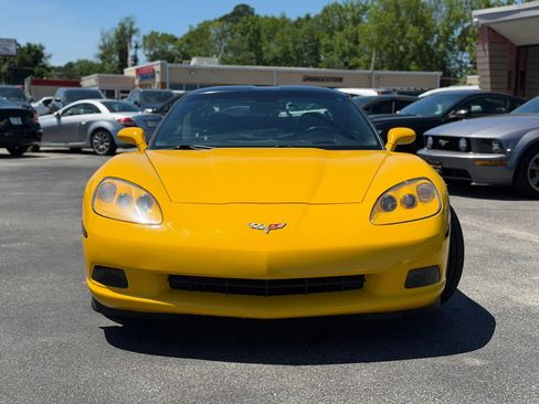 Used 2005 Chevrolet Corvette Coupe w/ Preferred Equipment Group RWD image 8