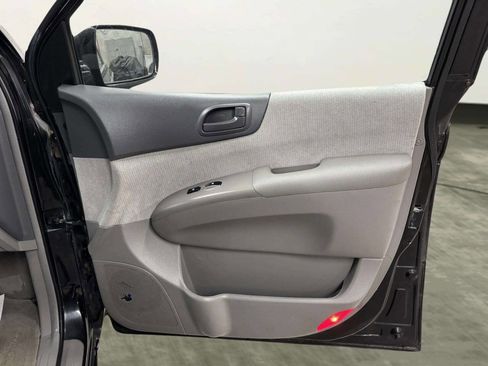 Used 2006 Kia Sedona LX image 21