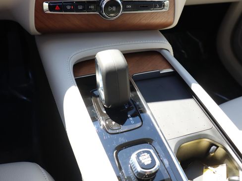 Used 2022 Volvo XC90 T8 Inscription Expression w/ Protection Package image 25