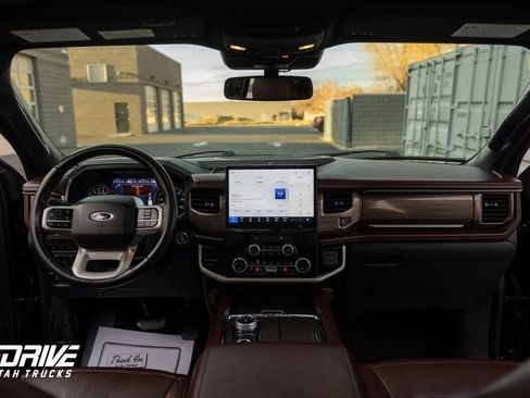 Used 2024 Ford Expedition Limited image 20