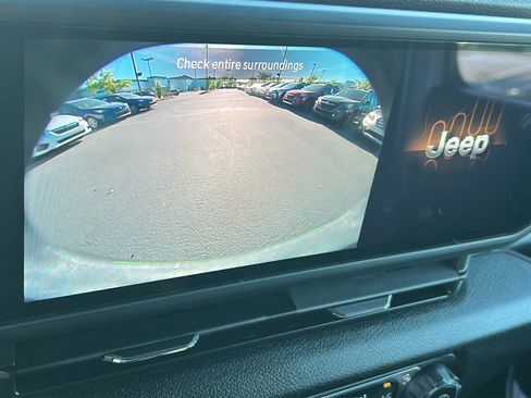 Used 2025 Jeep Wrangler Unlimited Sport AWD/4WD image 16