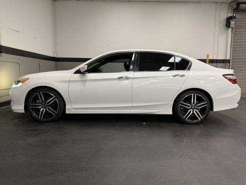 Used 2017 Honda Accord Sport image 8