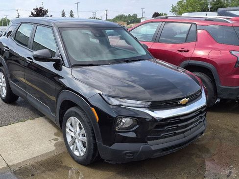 Used 2023 Chevrolet TrailBlazer LS FWD image 2